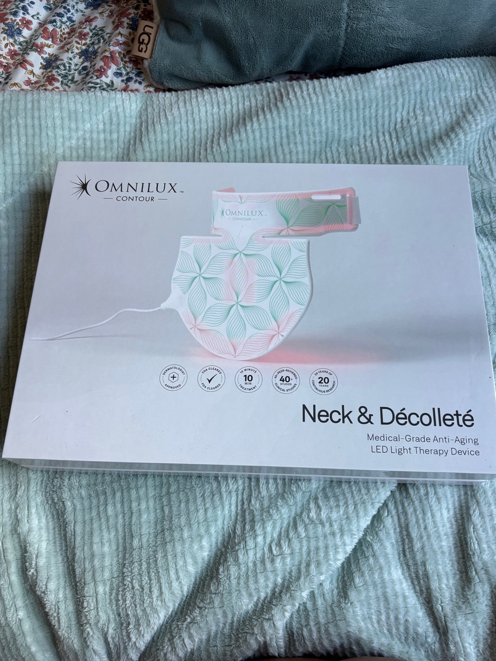 Omnilux Contour Neck & Décolleté LED Therapy Device - NEVER USED